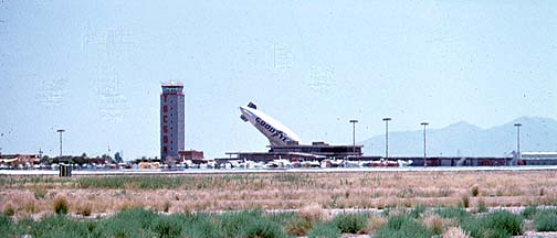 Goodyear blimp Columbia N3A, Tucson April 1971